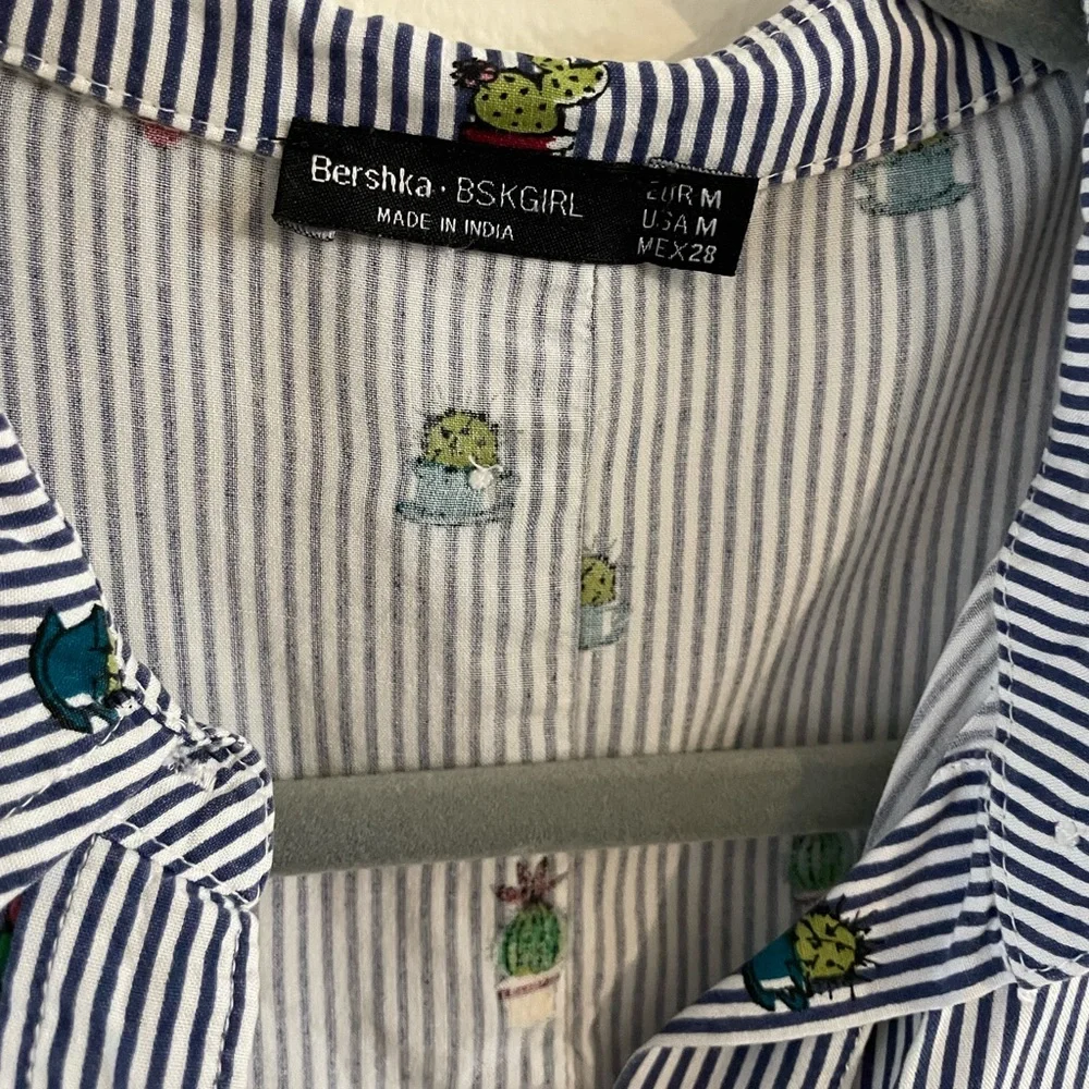 Cute button down 😍 - Picture 3 of 5